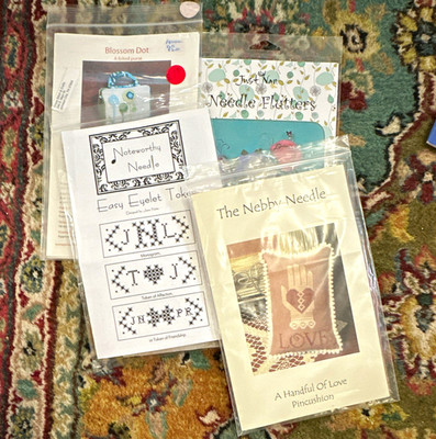 Miscellaneous Small Needlework Project Kits Pincushion Purse Needles
