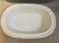 1988 VICTORIANA PINK ROSEBUD OVAL CASSEROLE SERVING  BOWL