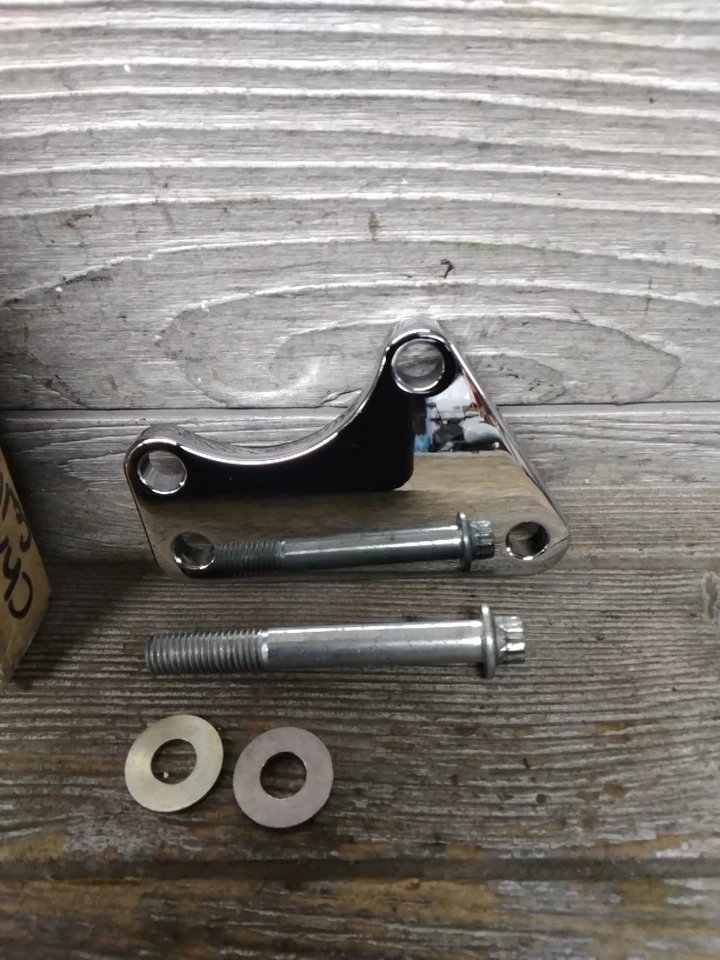 Хромированный кронштейн для крепления тормозного суппорта Harley Davidson Touring Dyna BC 482679 оригинальный - Изображение 2 из 4