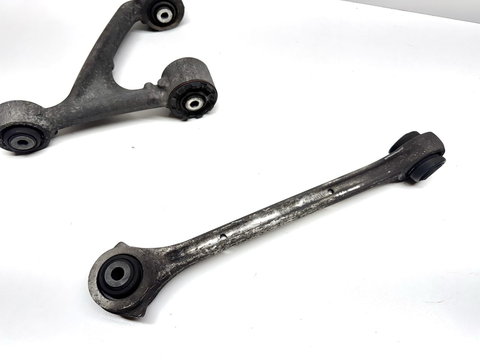 ✅ 2005 - 16 Aston Martin DB9 Rear Passenger Upper Control Arm Suspension OEM
