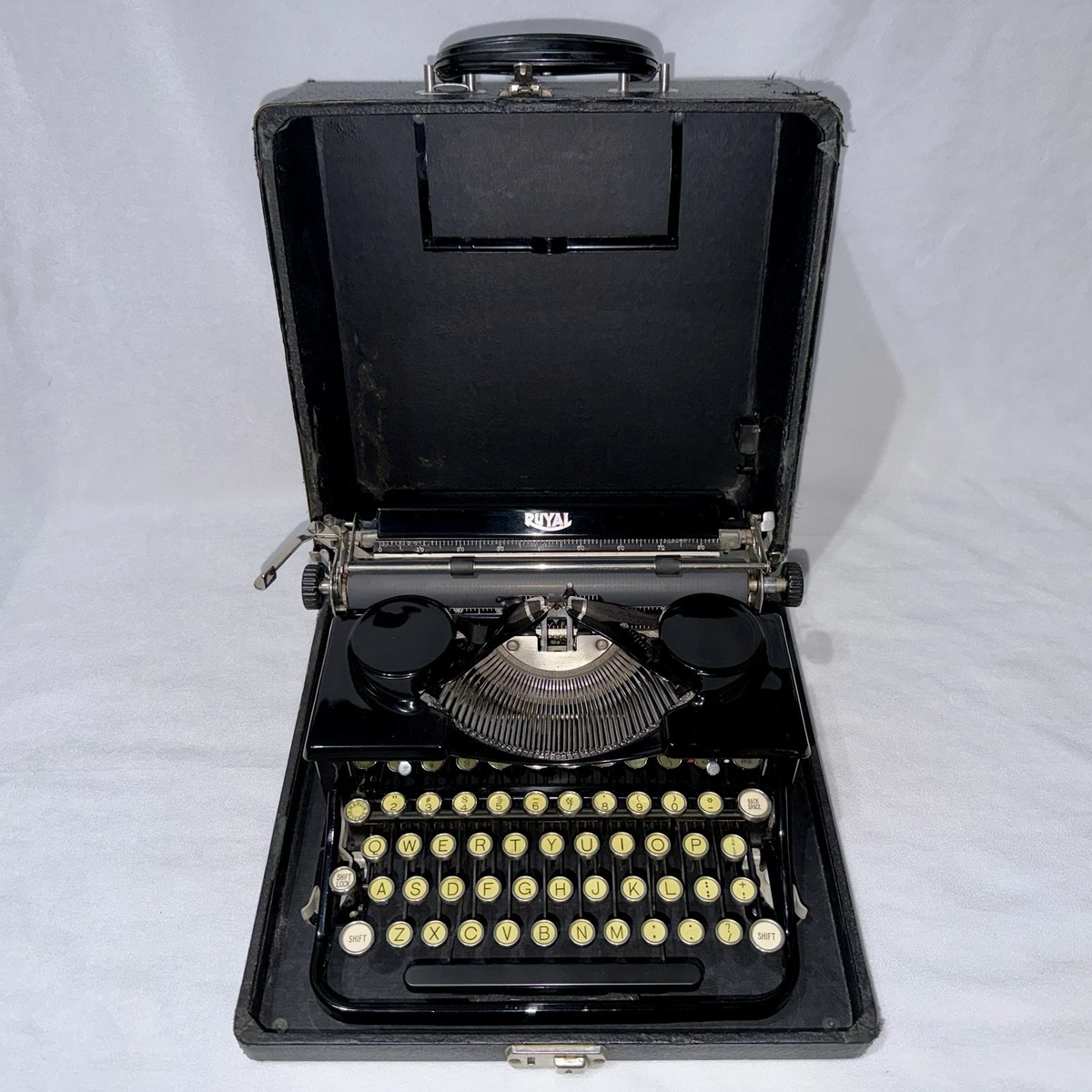 Antique Royal Typewriter In Antique Mercantile, Trade & Factory