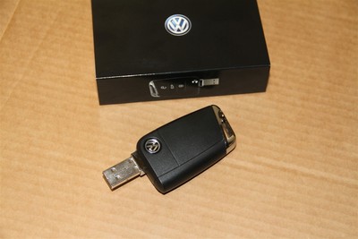 USB Genuine Volkswagen 8gb Memory Stick in Key Shape. for sale 