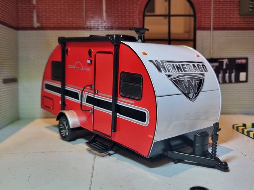 Winnebago 2017 Winnie Drop Red Caravan 1:24 Model Trailer Diecast Scale Model - Picture 3 of 13