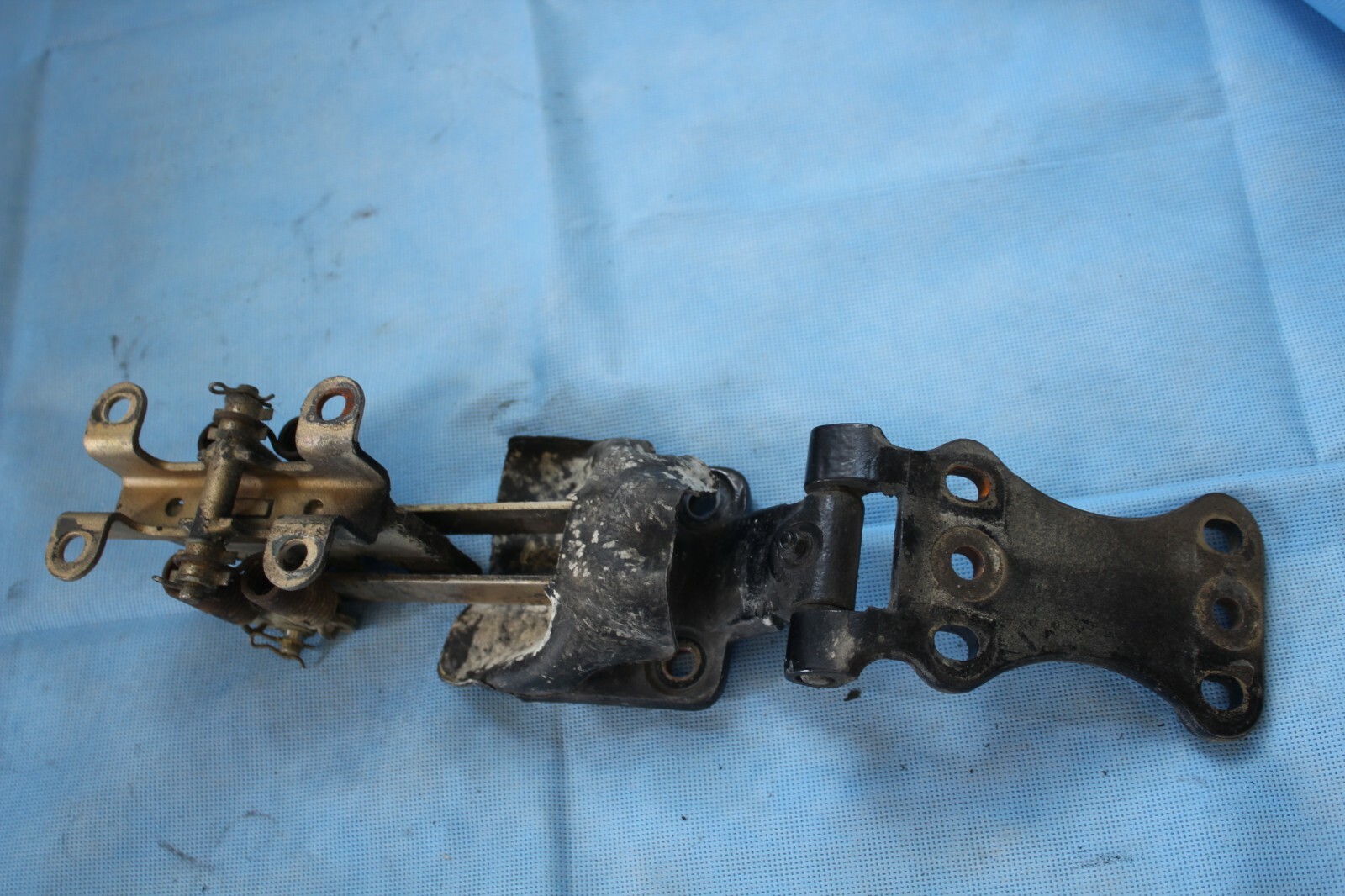 ROLLS ROYCE SILVER SPUR REAR RIGHT LOWER DOOR HINGE 90