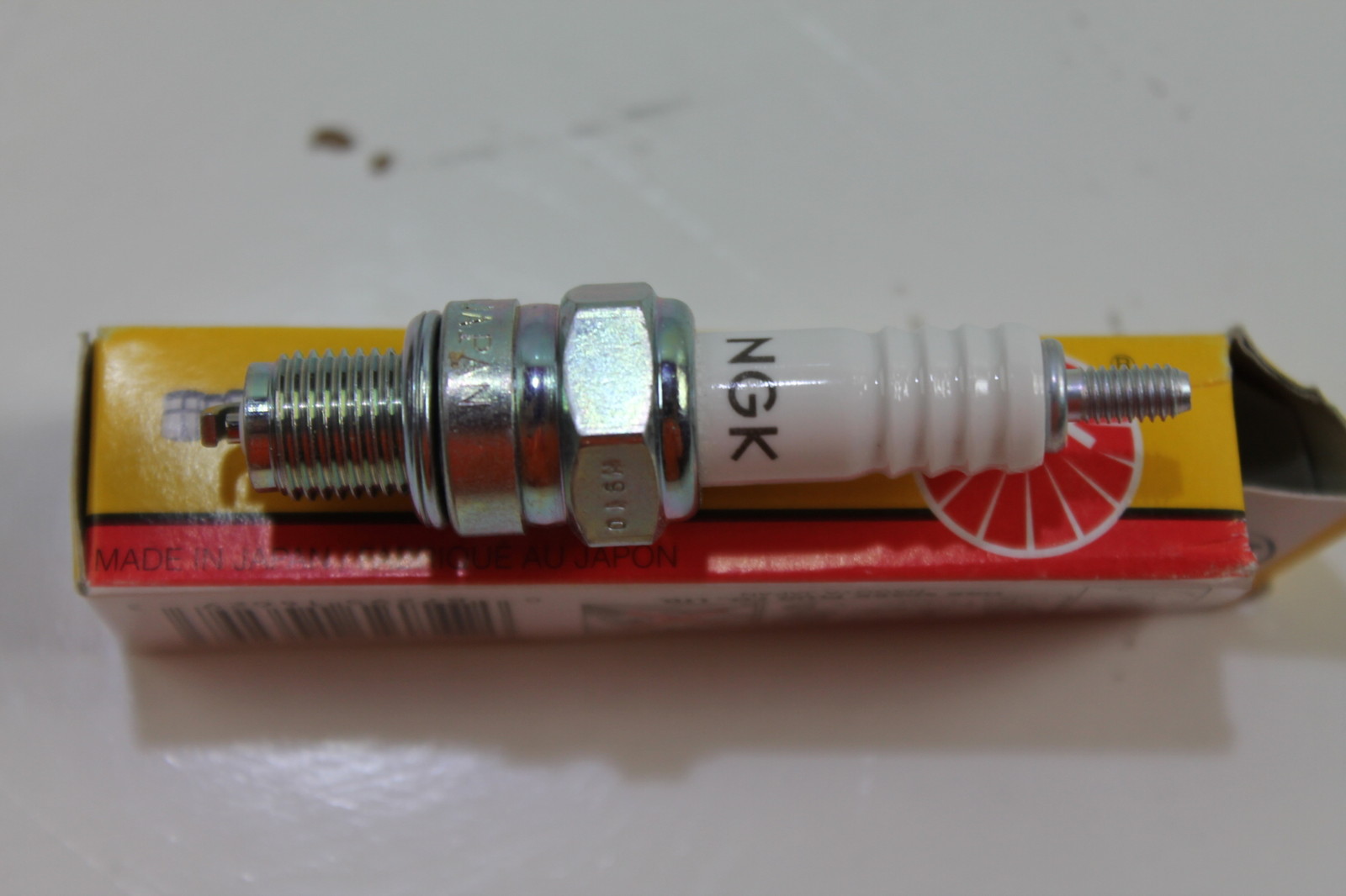 New NGK High Performance V-Power Spark Plug BPM7Y # 4921
