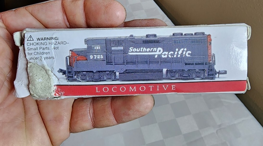 SOUTHERN PACIFIC N SCALE LOCOMOTIVE 9725 HIGH SPEED METAL