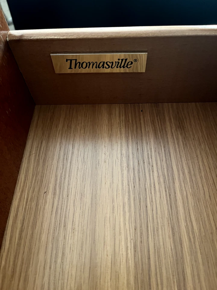 Cómoda Thomasville vintage de 3 cajones Foto 3 de 4