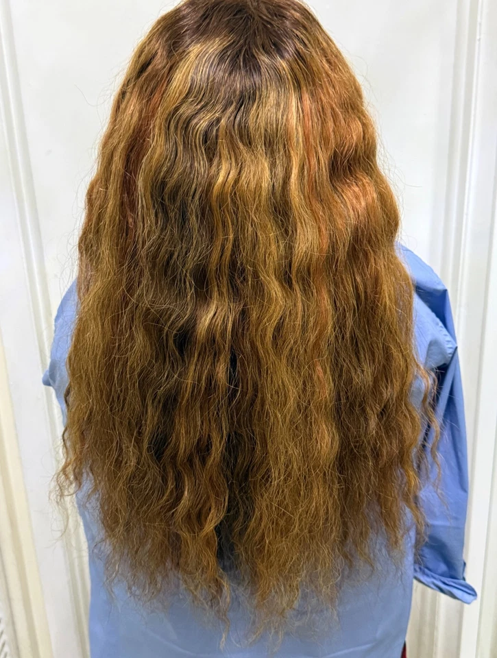 Peluca de cabello humano ondulado natural rubia miel Foto 2 de 4