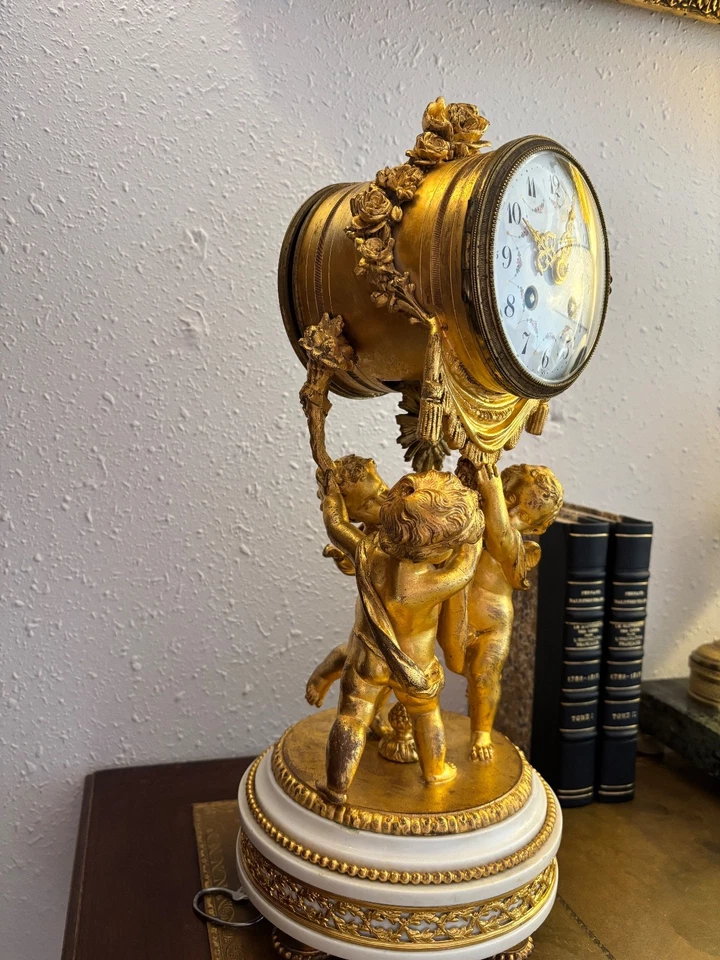 Pendule Louis XVI aux trois angelots porteurs - Photo 4/4