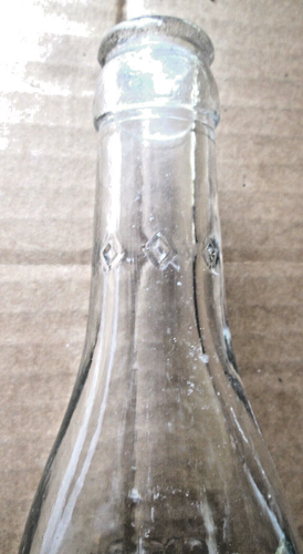 BWG G. KRUEGER VINTAGE. Co. NEWARK, N.J. CERVEZA CORONA TRANSPARENTE EN RELIEVE SUPERIOR, USADA - Imagen 4 de 5