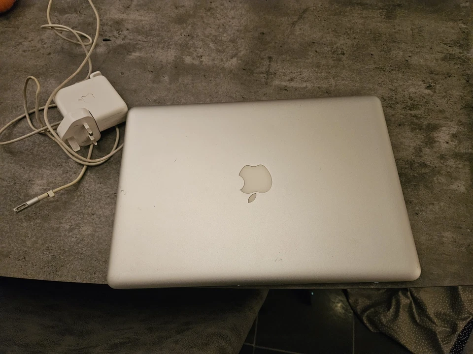 Apple MacBook Pro MD313B/A 13.3in. i5 2.4GHz 4GB 500GB - Silver - with box, photo 2 of 4