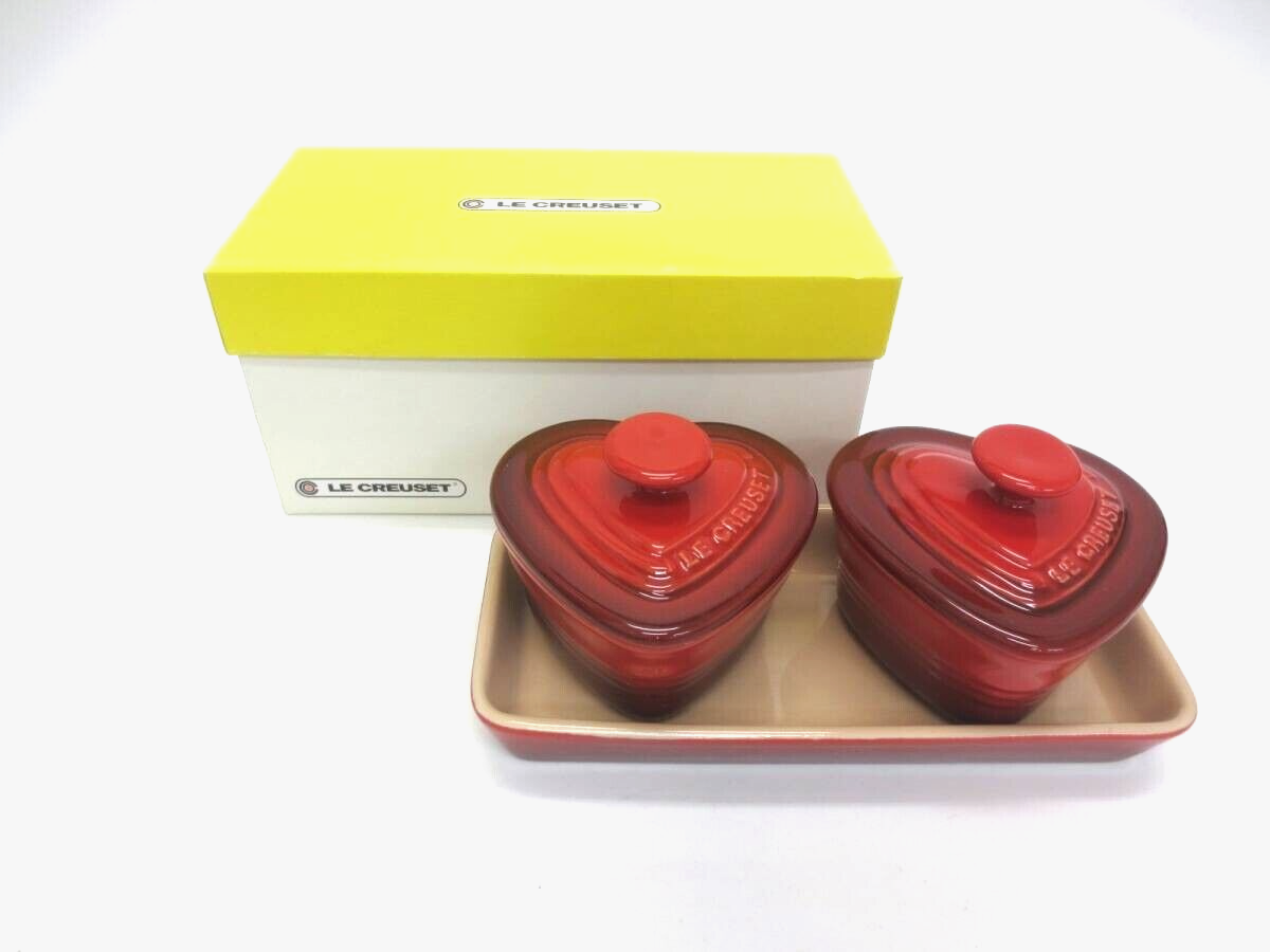 LE CREUSET パパライン　レッド Le Creuset Pair Petite Cocotte Cherry Red & White Raster Set