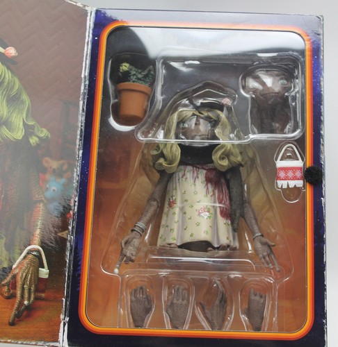 E.T. Deluxe Ultimate Dress Up E.T. NECA Action Figure - Picture 2 of 2