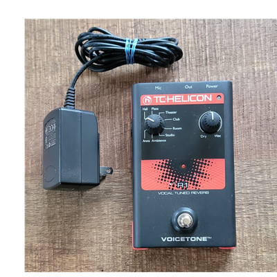 TC-Helicon VoiceTone R1 Vocal Reverb Mic Effects Processor w/ Power Adapter