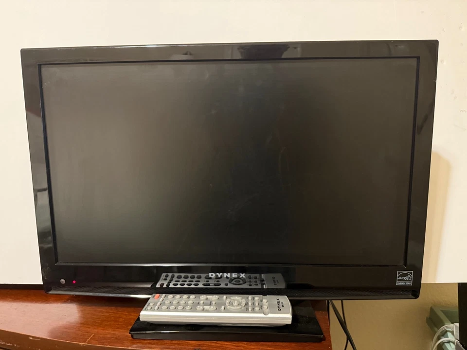 DYNEX LCD TV Model DX-L22-10A 22" With Remote Control - Image 2 of 4