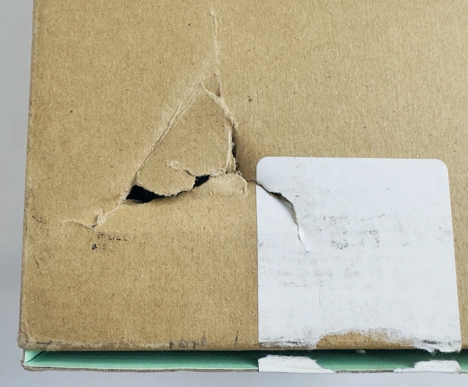 CenturyLink C4000LZ Modem Wi-Fi DSL Router ( New ) Damaged Box, Free Shipping - Image 3 of 4