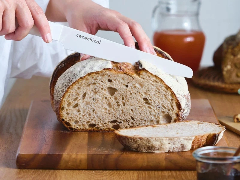Cuchillo de pan dentado de cerámica KYOCERA 7 pulgadas cocochico negro hecho en Japón Foto 3 de 4