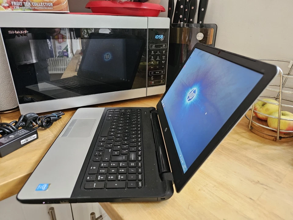 HP Probook 350 G1 Intel Core i3 240GB SDD 8GB RAM Win 8.1 Webcam HDMI Laptop - Image 4 of 4