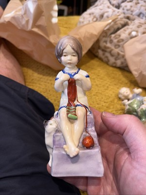  Royal Worcester Saturday's Child Works Hard for a Living 1951 3262 just reduziert
