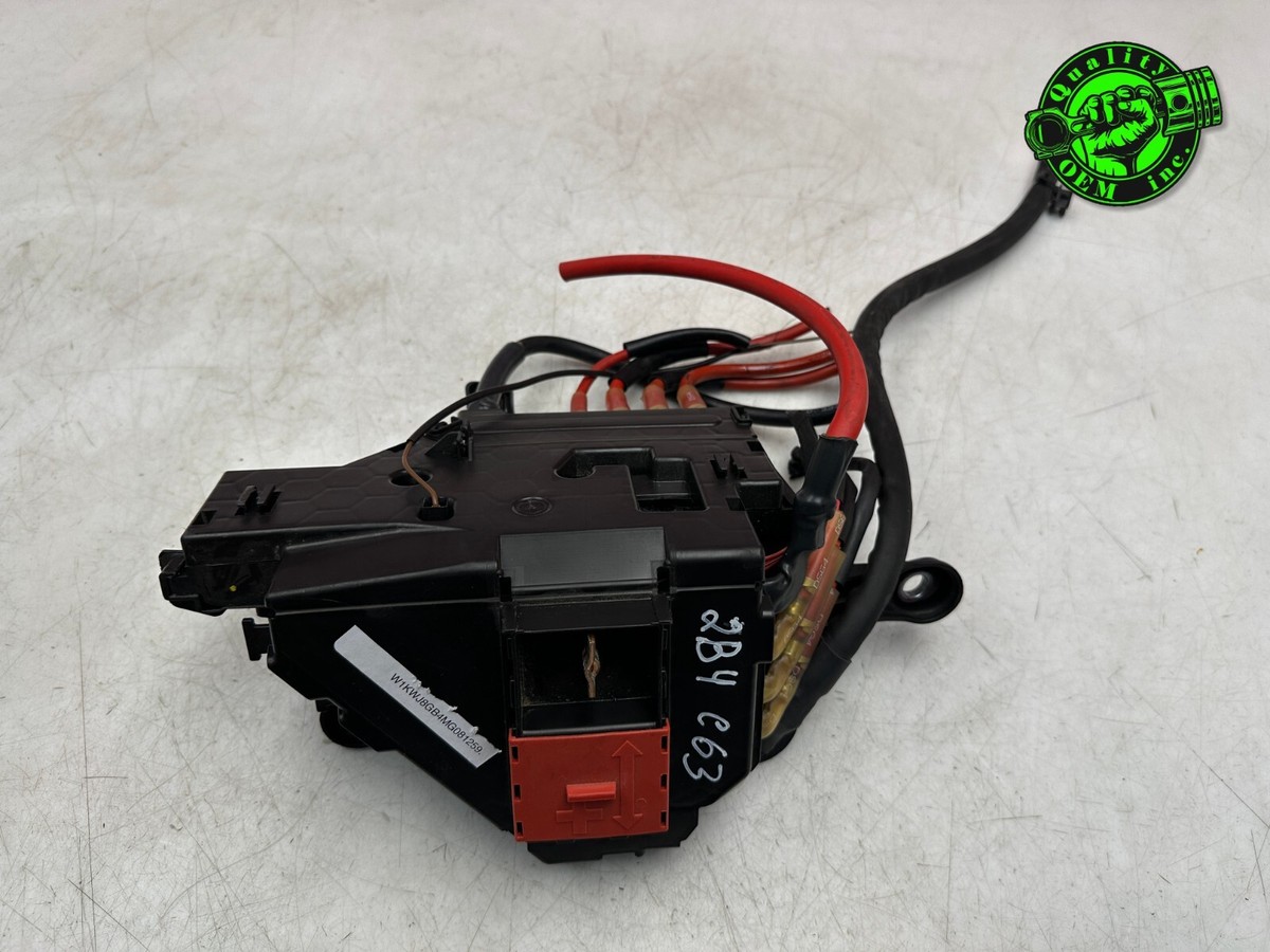 2019-2023 MERCEDES C43 C63 AMG ENGINE BAY FUSE JUNCTION BOX