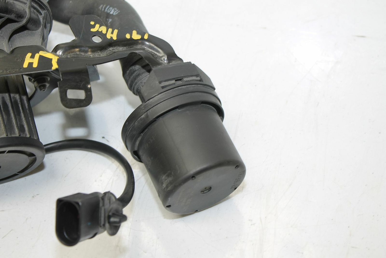  2019 LAMBORGHINI HURACAN LH DRIVERS ENGINE AIR PUMP ASSEMBLY W/ LINE 4S0906601B