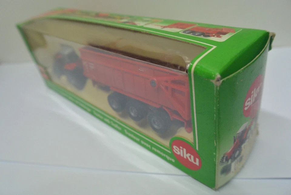 Siku 1:87 DieCast car Massey Ferguson with Pendant # 1844 - Image 2 of 4