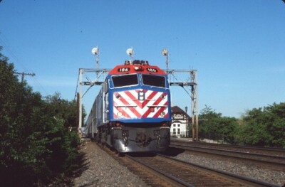 Metra 186 F-40PH-2M HIGHLANDS IL (METRA RAIL) ORIGINAL SLIDE 05-16-94 T13-16