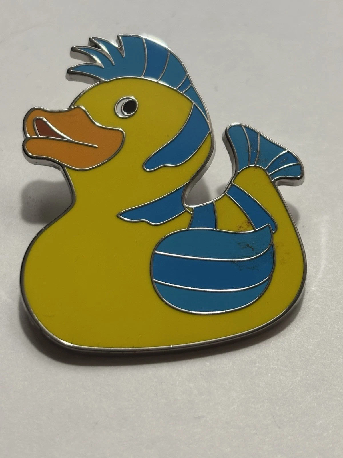 Ducks Of Disney Mystery Bag Pin - Flounder