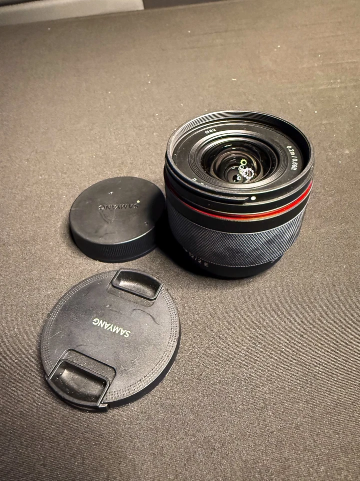 Lente ultra gran angular compacta Samyang 12 mm f/2,0 AF APS-C para Sony E  Foto 4 de 4