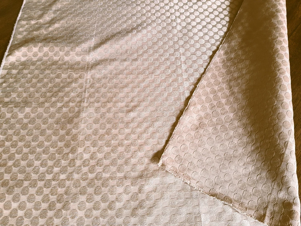 Tissus  "Manufacture  LE MANACH" en lin brodé or - 68 cm x 68 cm - Photo 4/4