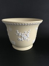 Wedgwood yellow jasperware primrose pattern Planter in excellent condition
