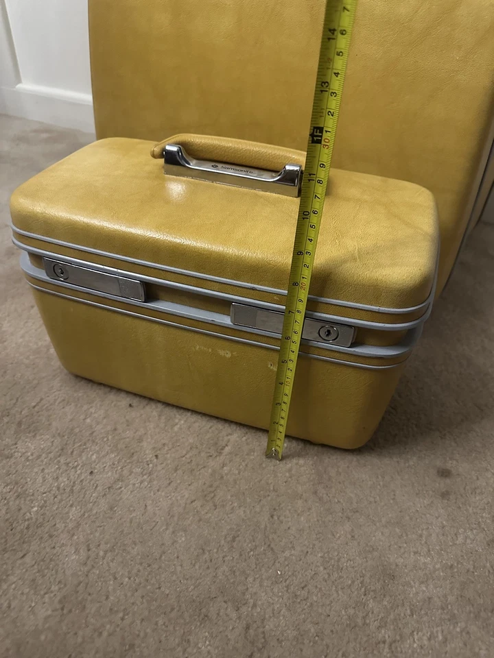 复古 20 世纪 70 年代新秀丽精装行李箱套装黄色 3 件套状况完好 — 第 3/4 张图片