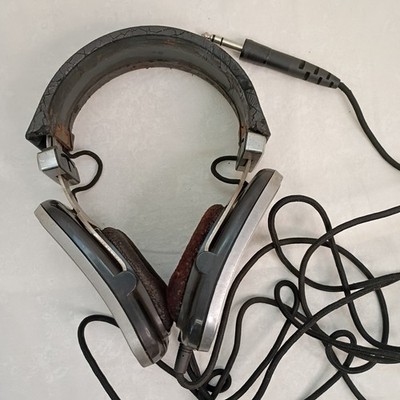 Vintage 1970 s Pioneer SE-500 Stereo Headphones.  NOT WORKING