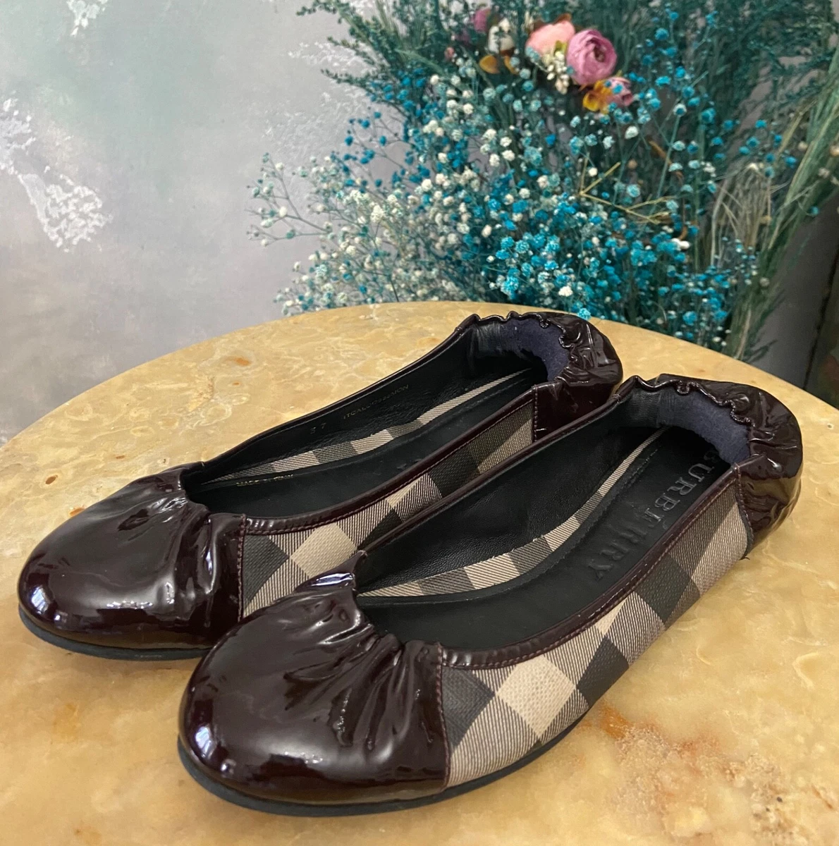 Classic Comfort: Burberry Ballet Flats Size 6