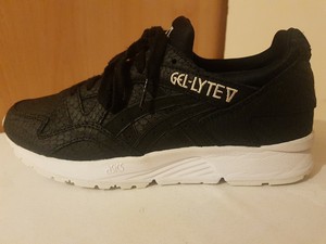 asics trainers size 39