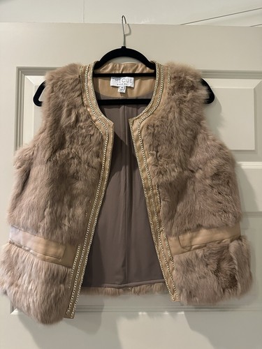The Cue Cher Qu Tan Fur Vest