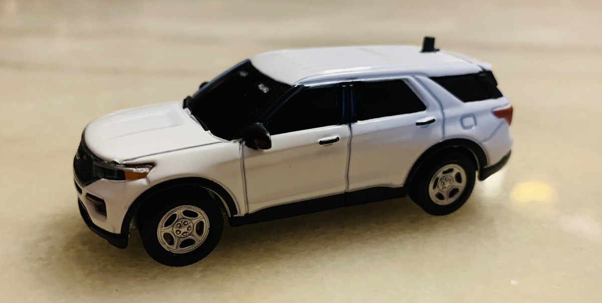 【改造】1/64 グリーンライト LAPD FORD explorer3台セット 改造】1/64 グリーンライト LAPD FORD explorer3台セット