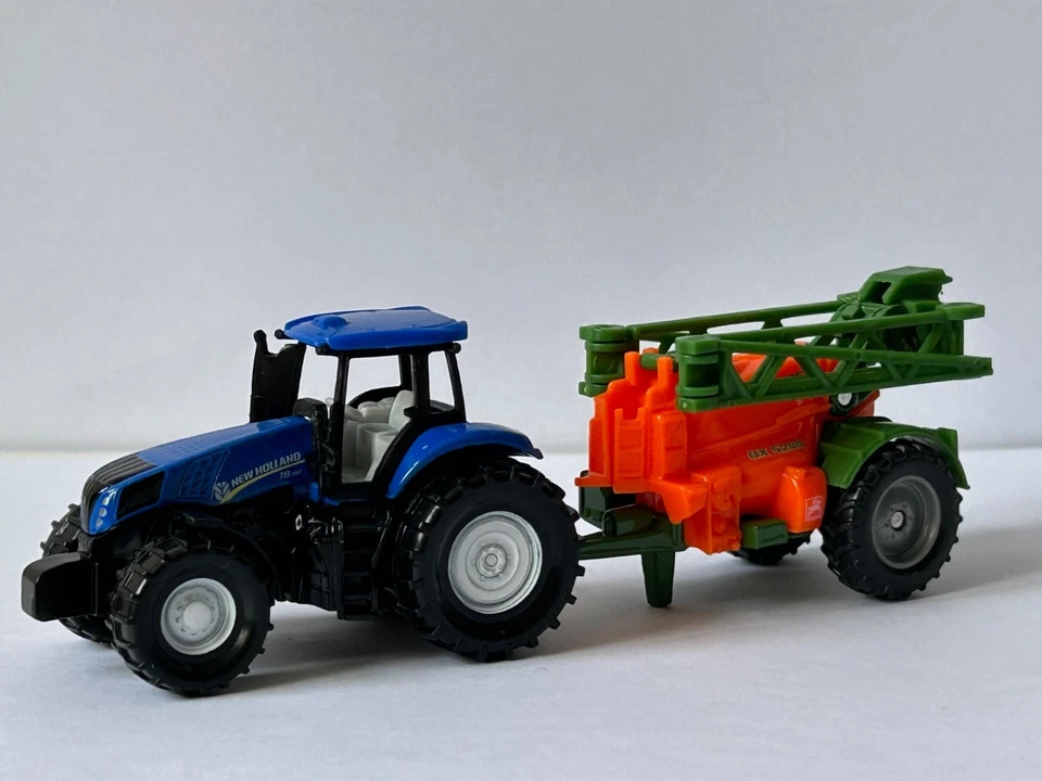 Tractor New Holland and Crop Sprayer Model Toy Diecast 1:87 Scale Siku 1668 - Image 3 of 4