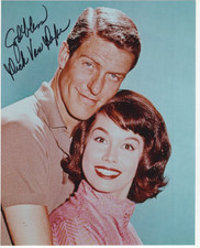 Dick Van Dyke Signed 8 x 10 Photo / Autographed Actor