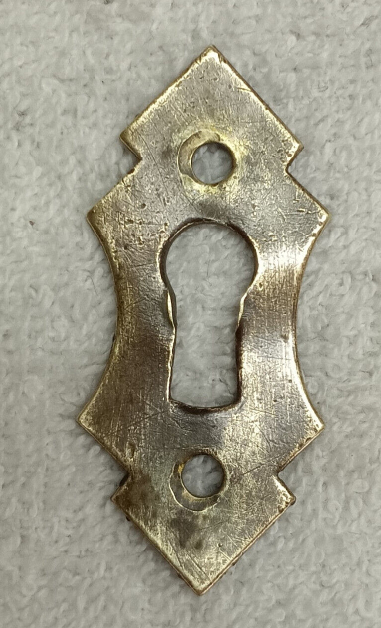 ANTIQUE STAMPED BRASS VERTICAL ESCUTCHEON OR KEYHOLE COVER, 3/4 INCH X 2 INCH