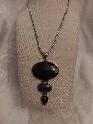 Echter Chevron Amethyst dreifach Anhänger 4 Zoll mit silberfarbener Kette