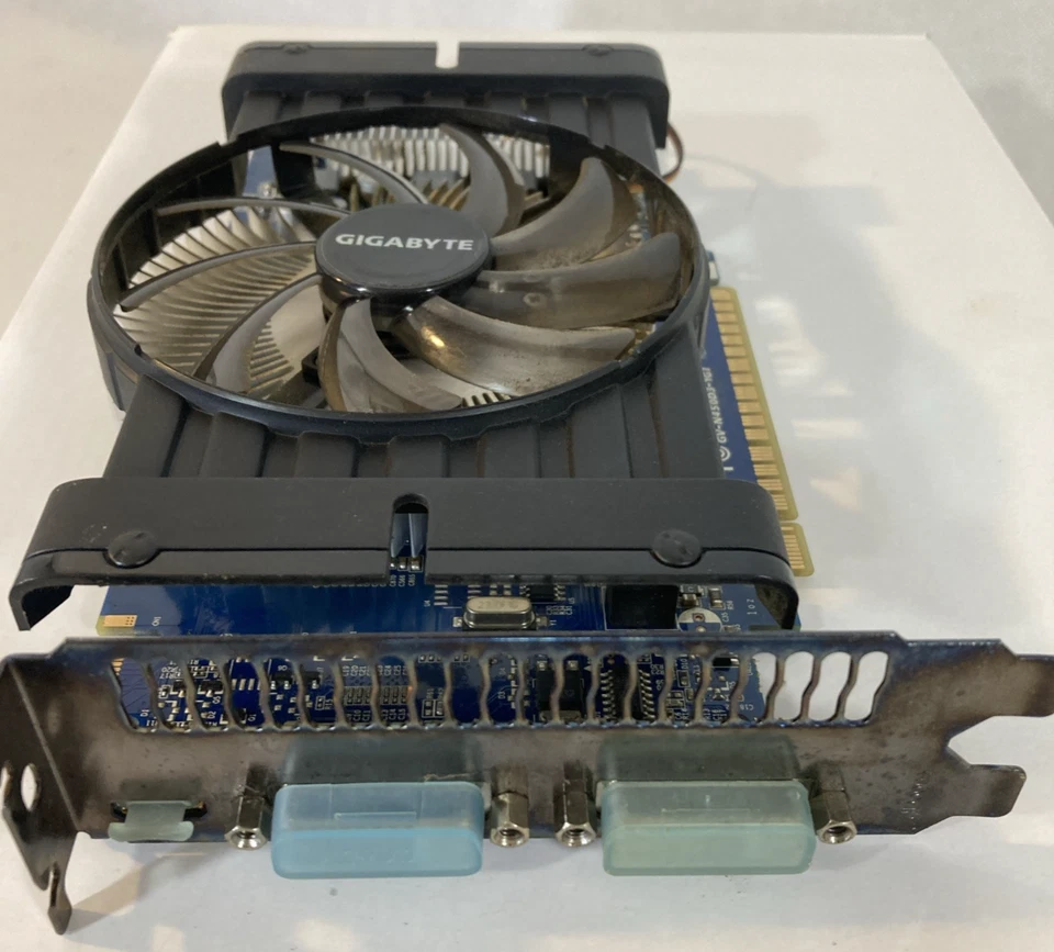 GIGABYTE NVIDIA GEFORCE GTS 450 DDR3 1GB 128 BIT DUAL DVI-I/HDMI, Box Disc Guide - Image 4 of 4