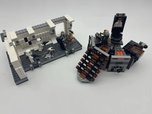 LEGO Star Wars Tantive IV Boarding And Carbon Freezing Chamber