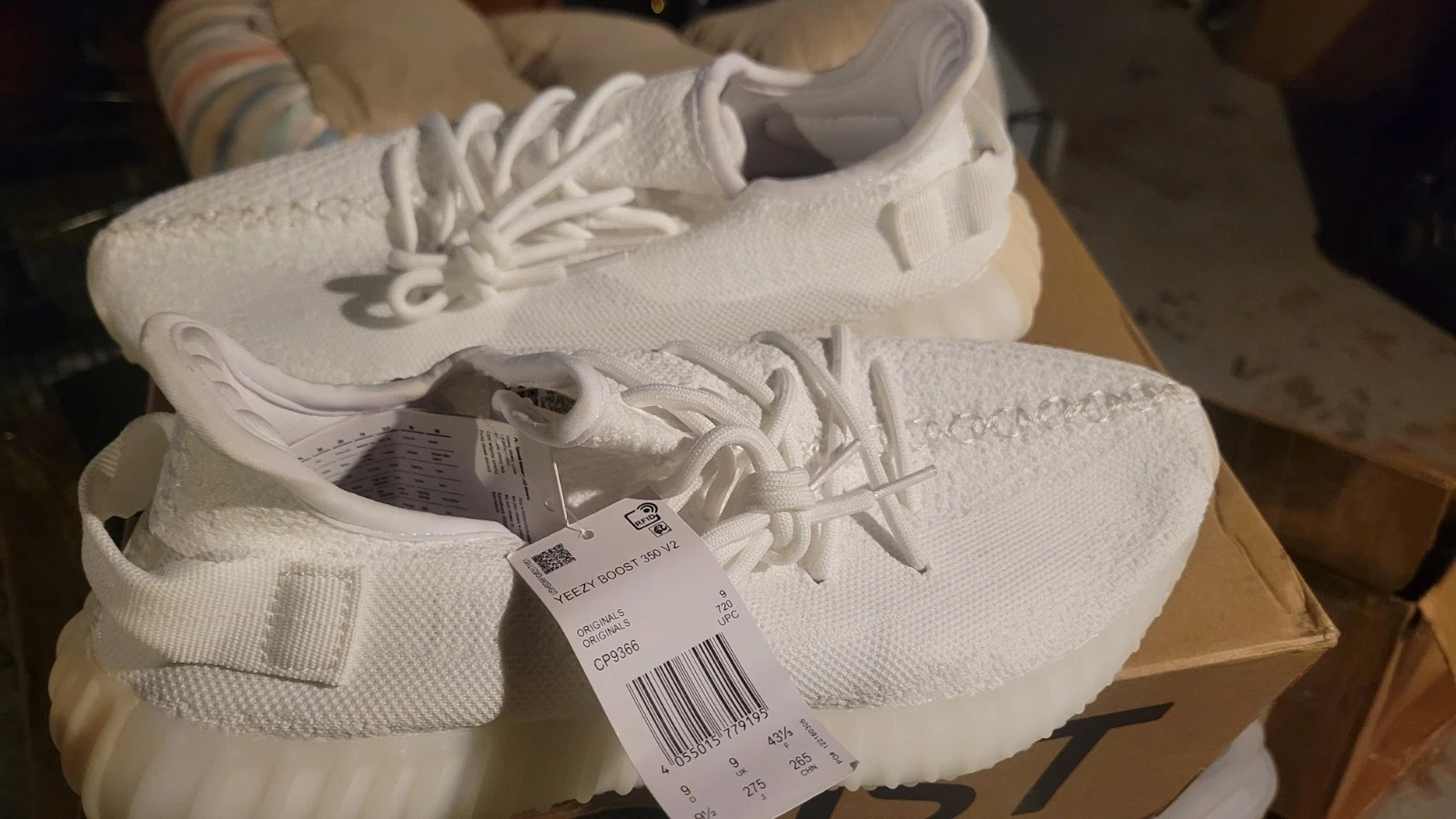 adidas Yeezy Boost 350 V2 Men's White Low Top Lace-Up Sneaker Rubber Sole