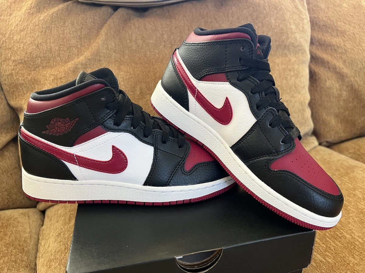 🔥Nike Air Jordan 1 Mid Bred Toe Black Noble Red GS Youth Size 4Y