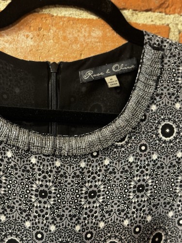 Rose + Olive Black Gray Paisley Boho Sleeveless Top Blouse Shirt Medium M - Picture 3 of 5