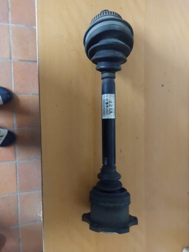 Antriebswelle vorne rechts AUDI A4 B5 VW Passat 3B Skoda Superb 3U 8D0407272ED