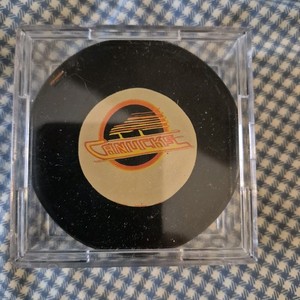Vancouver  Canucks Officially Licensed VINTAGE Souvenir NHL Hockey Puck Viceroy