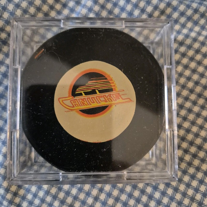 Vancouver  Canucks Officially Licensed VINTAGE Souvenir NHL Hockey Puck Viceroy