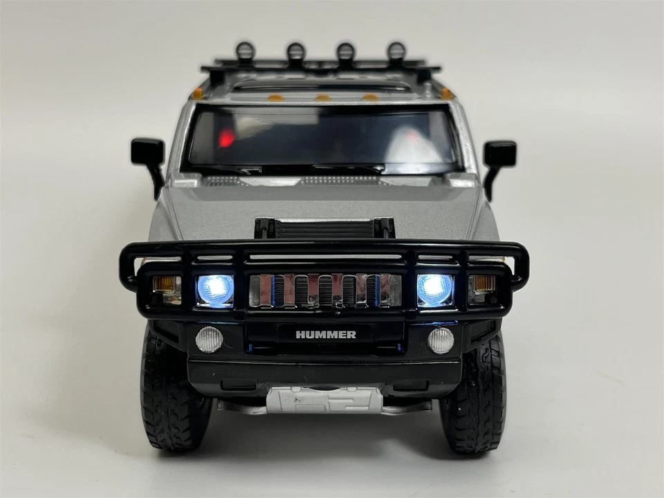 Hummer H2 Silver LHD 1:32 Scale Light & Sound Tayumo 32160011 - Image 2 of 4